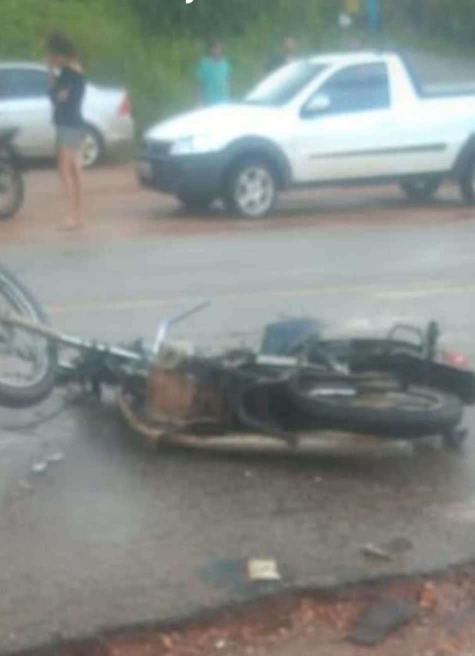 Duas pessoas morreram no bairro Santos Dumont após um acidente envolvendo uma moto e um ônibus da prefeitura