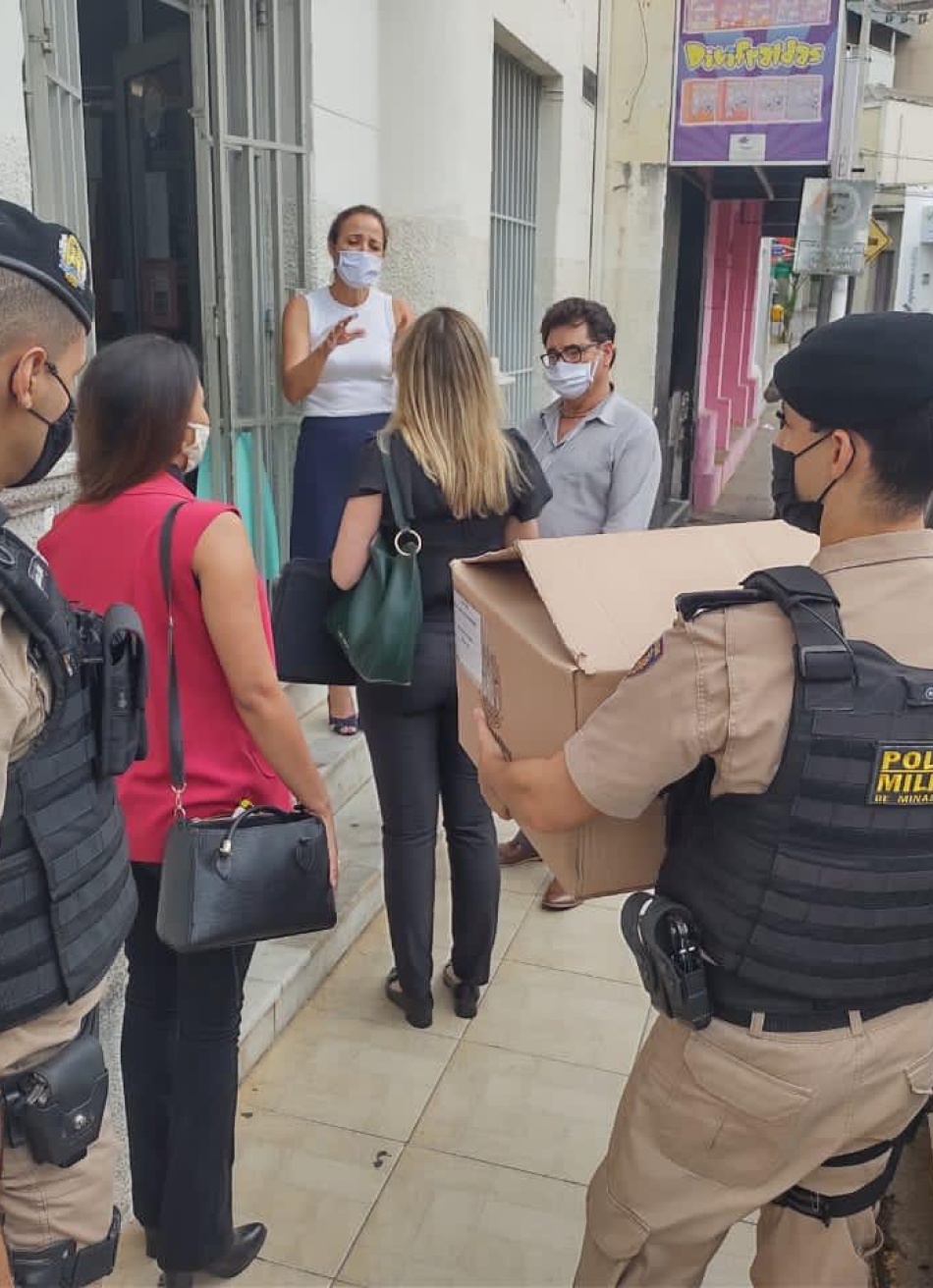 PM realiza escolta de equipe do Tribunal Regional Eleitoral e de urna eletrônica que passará por auditoria