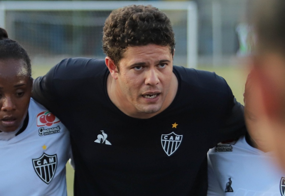 Tricampeão mineiro, técnico Hoffmann Túlio pode levar a equipe feminina do Atlético à final do Brasileiro A2