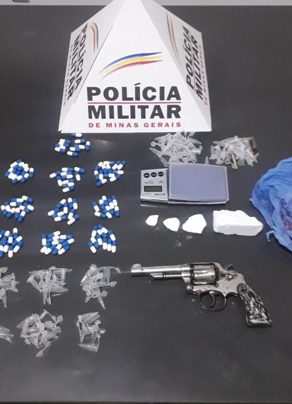 Casal é preso em Papagaios acusado de tráfico de drogas e porte ilegal de arma de fogo