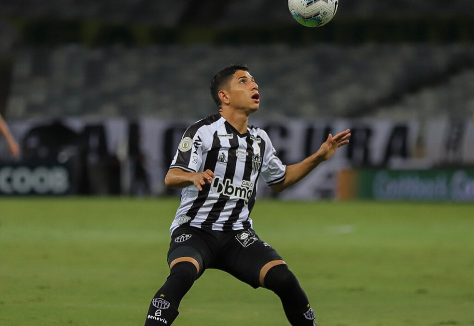 Savarino se destaca, Atlético vence o Botafogo e mantém liderança do Campeonato Brasileiro