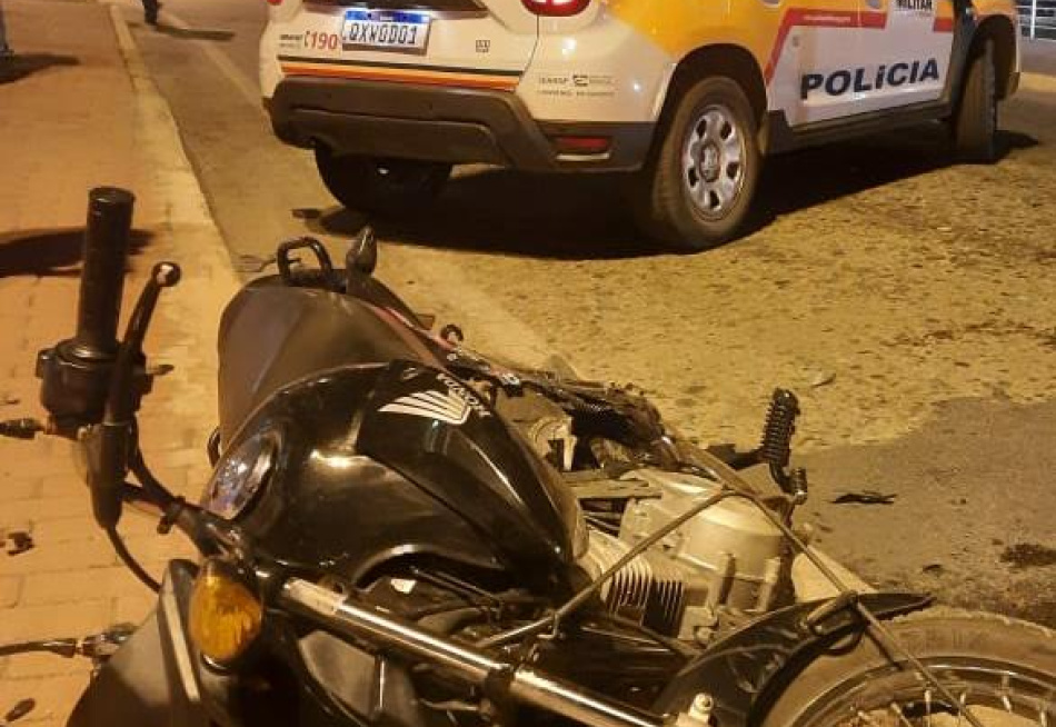 Polícia Militar prende dupla suspeita de planejar roubos com arma de fogo e moto furtada