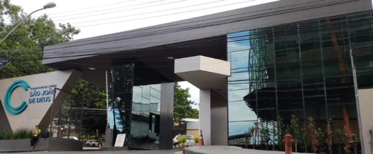 Jovem é atingido por disparos no peito e no pescoço dentro de academia em Divinópolis