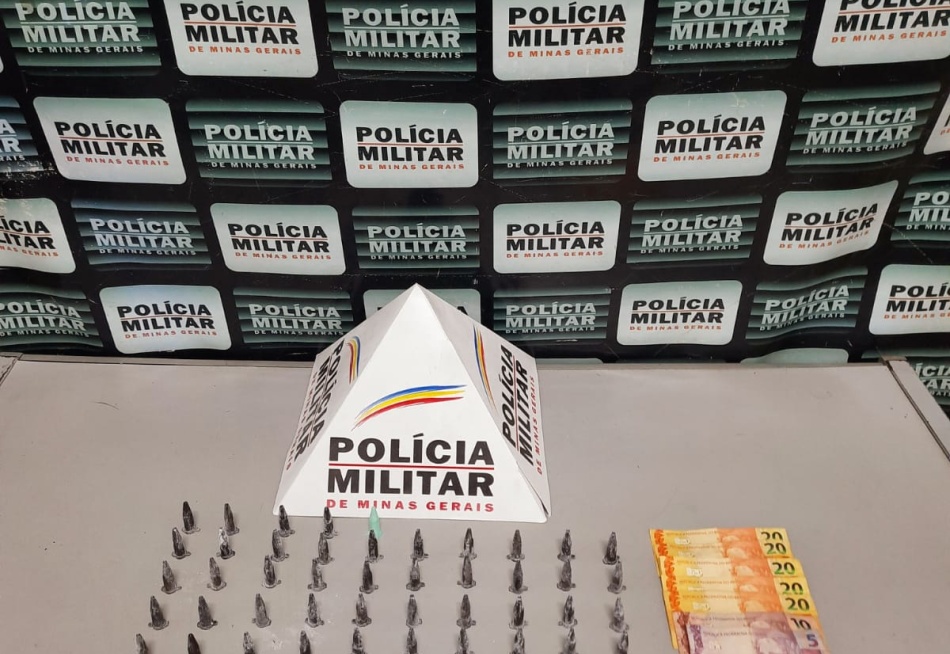 Trio é preso próximo ao Parque de Exposições com 95 pinos de cocaína, R$ 115,00 em dinheiro e dois celulares