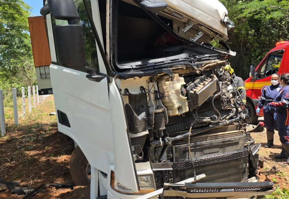 Colisão entre carretas na BR-352 resulta em morte em Pará de Minas