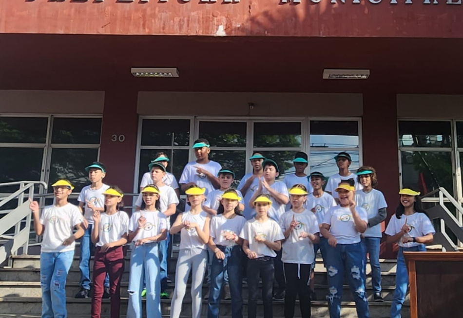 FOI ABERTA A SEMANA DA PÁTRIA COM SESSÃO CÍVICA EM FRENTE A PREFEITURA.