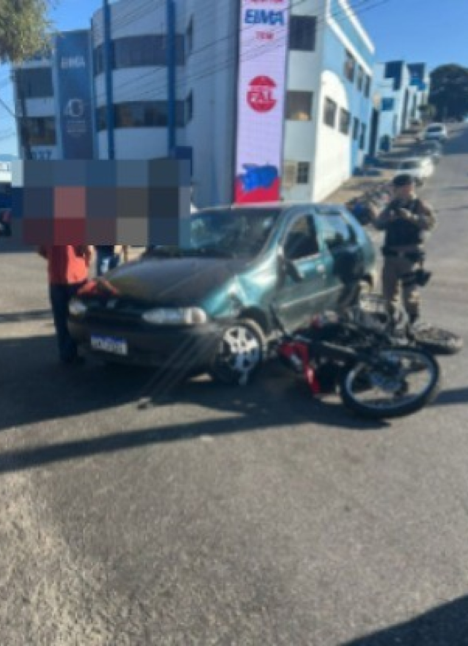 PM registra acidente de trânsito com vítima na Avenida Professor Melo Cançado.