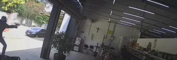 Homem é baleado dentro de loja de acessórios automotivos em Divinópolis