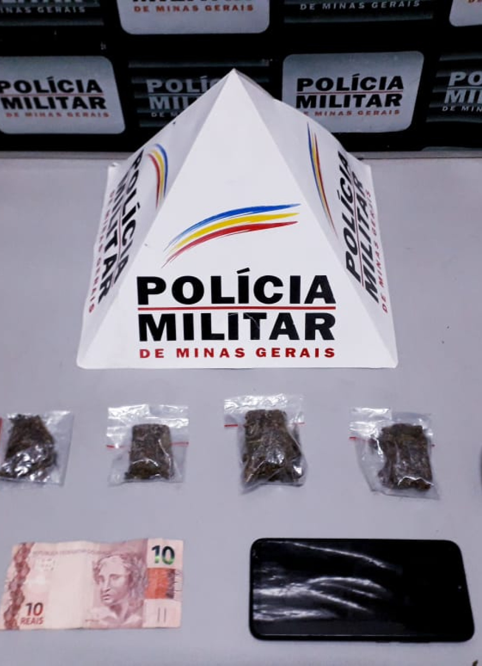 PM prende dupla no bairro Nossa Senhora de Fátima envolvida no tráfico e consumo de drogas