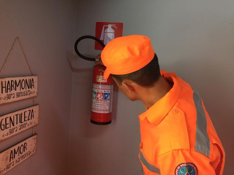 Corpo de Bombeiros realizou operação "Alerta Vermelho" em estabelecimentos comerciais de Pará de Minas e região