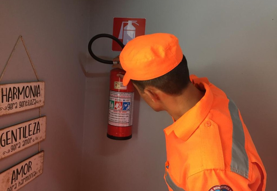 Corpo de Bombeiros realizou operação "Alerta Vermelho" em estabelecimentos comerciais de Pará de Minas e região