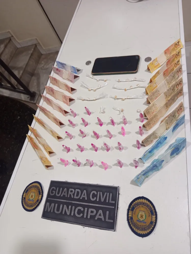 Guarda Civil Municipal de Nova Serrana detém dois indivíduos suspeito por tráfico de drogas no Bairro Industrial