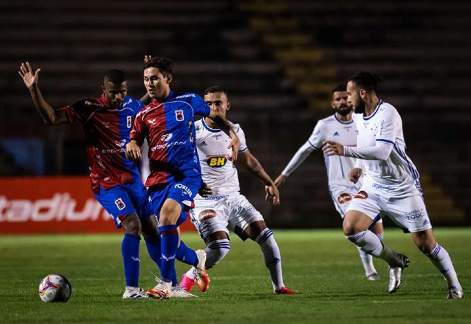 Cruzeiro empata sem gols com o Paraná em seu jogo de despedida na Série B