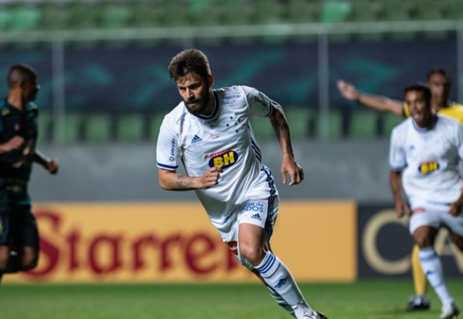 Cruzeiro vence o América em clássico marcado por reclamações com a arbitragem