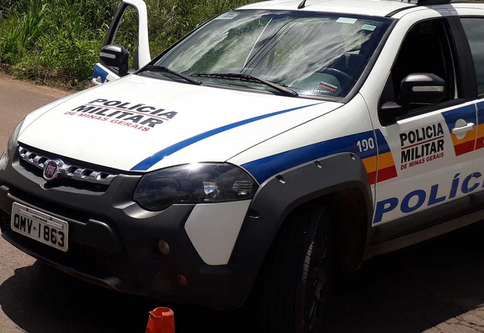 ADOLESCENTE É APREENDIDO  COM PORÇÃO DE MACONHA NO BAIRRO WALTER MARTINS.