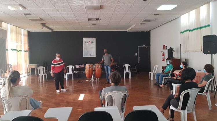 Escola de Música Geraldo Martins passa a oferecer a musicoterapia à população de Pará de Minas