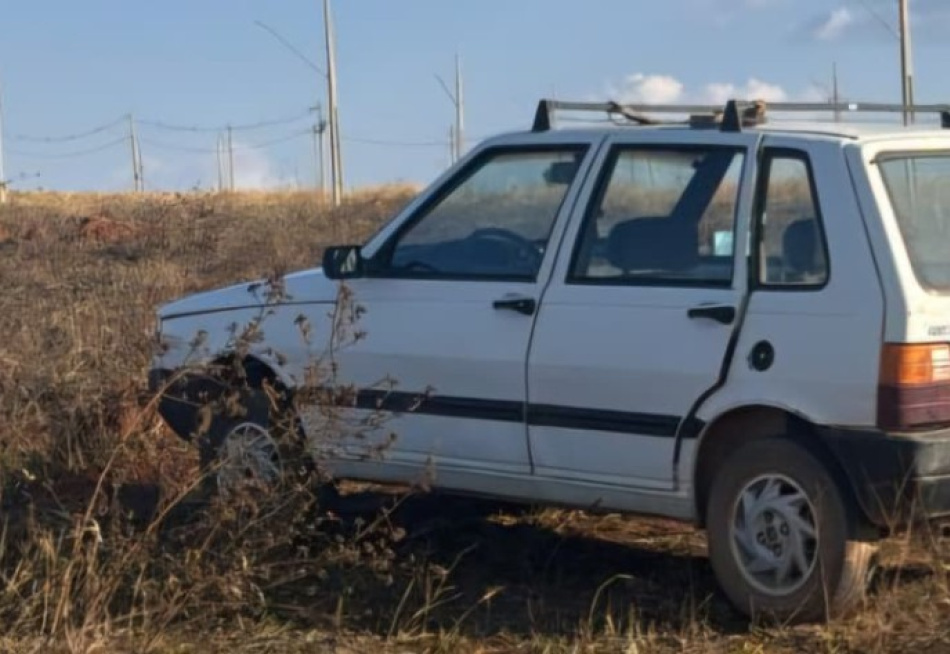 Polícia Militar recupera carro com registro de roubo em Nova Serrana/MG