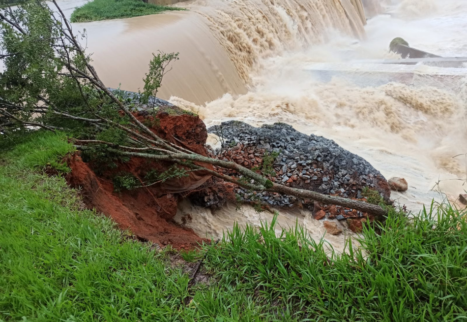 Santanense divulgou nota garantindo que não há danos estruturais que comprometam a barragem de Carioca