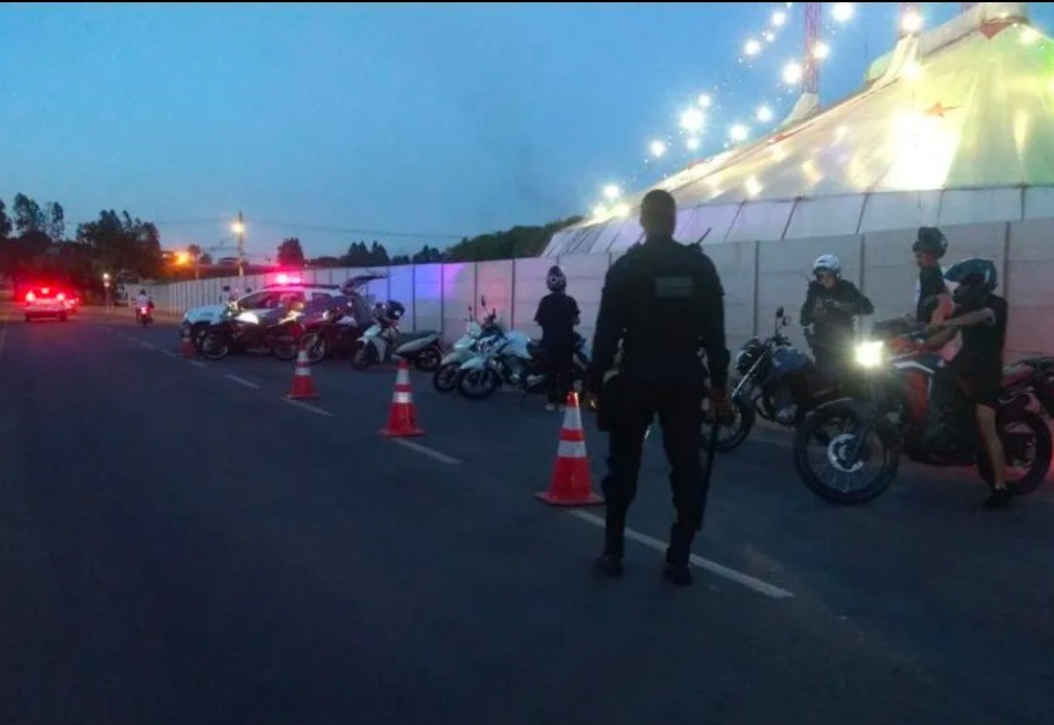 Motocicletas são apreendidas durante blitz da GCM na rua Nova Serrana