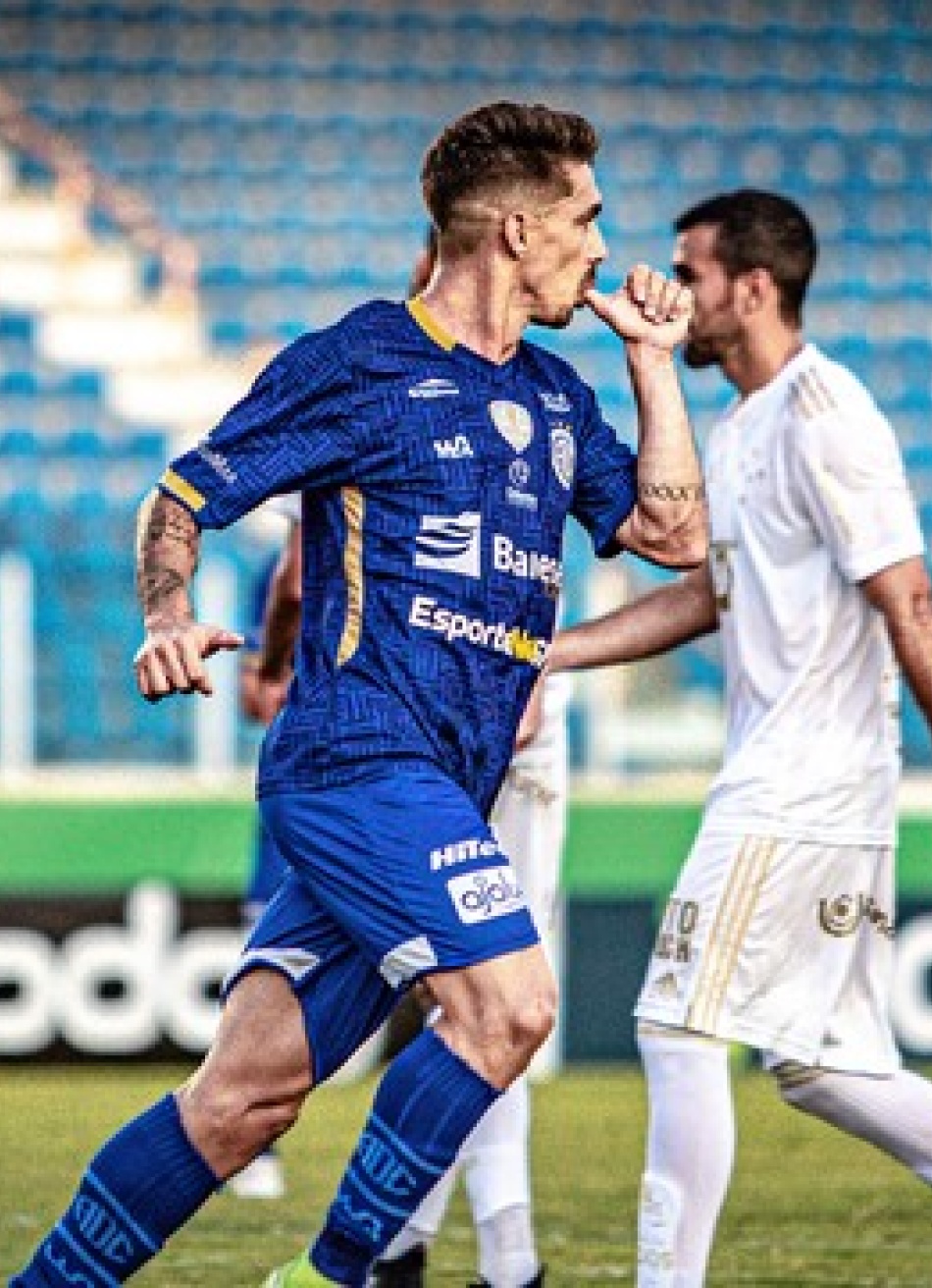 Cruzeiro é derrotado pelo Confiança em seu jogo de estreia na Série B