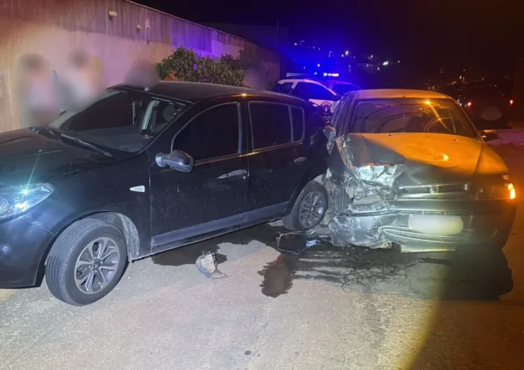 Condutor é levado à delegacia por dirigir alcoolizado e sem habilitação após colisão