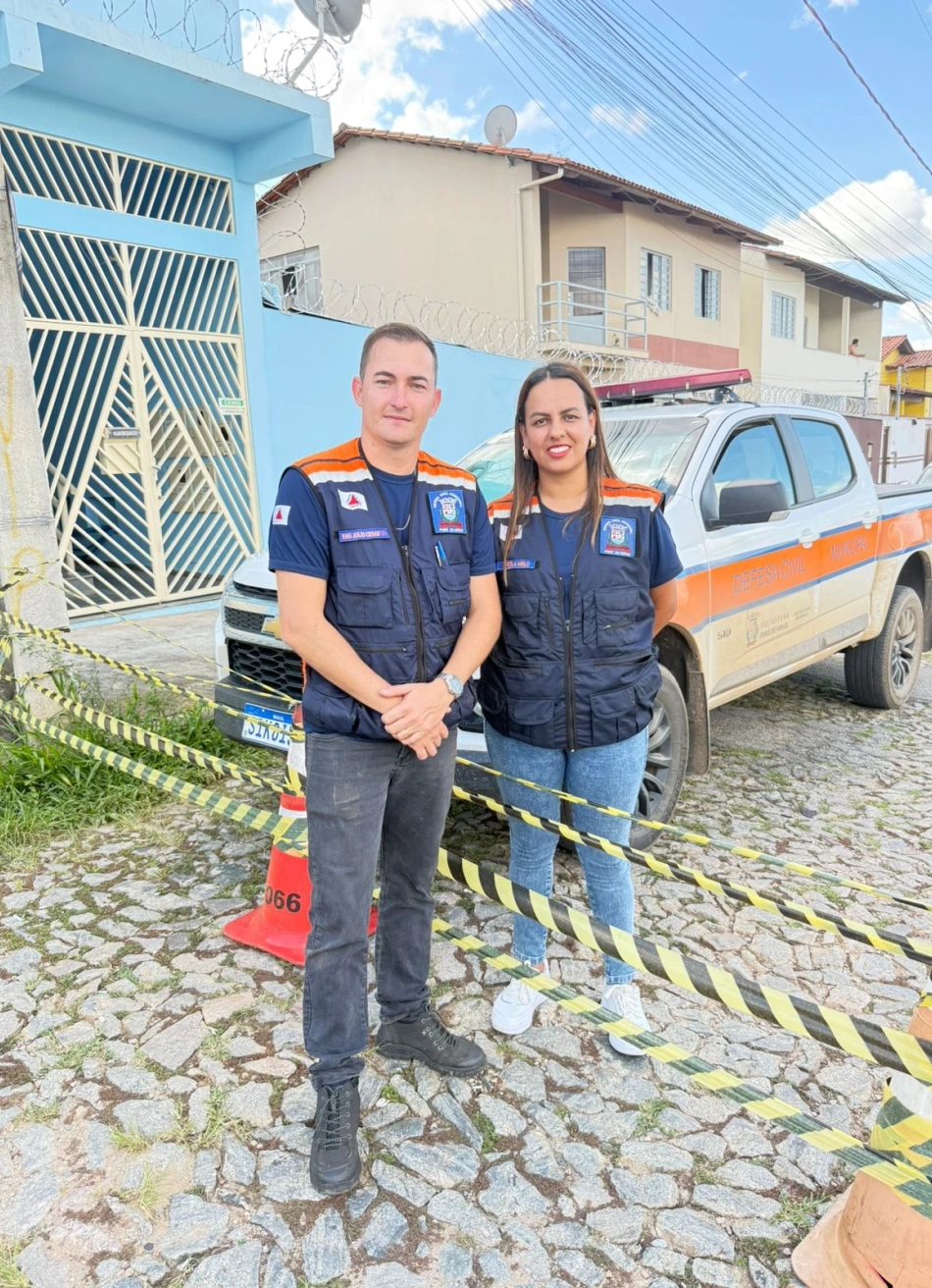 Defesa Civil interdita rua Pedro Melo Franco no Belvedere.