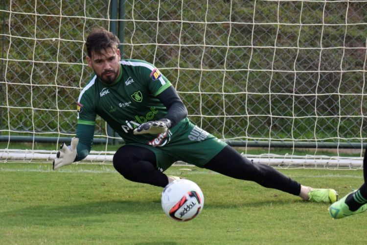 Goleiro do América é diagnosticado com um problema cardíaco e terá de passar por cirurgia