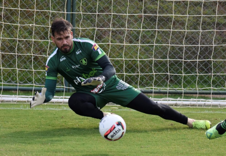 Goleiro do América é diagnosticado com um problema cardíaco e terá de passar por cirurgia