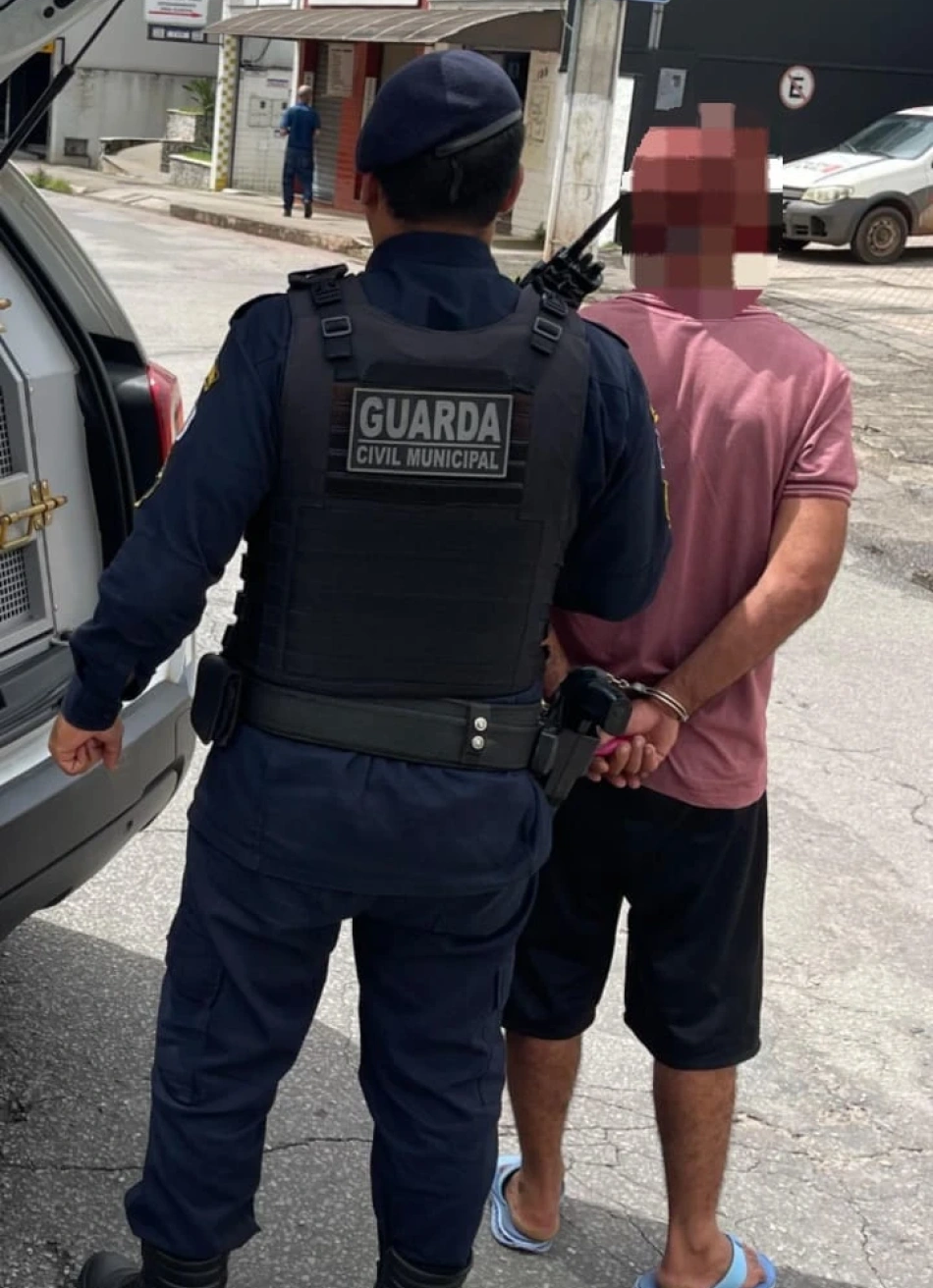Indivíduo com  mandado de prisão por estupro de vulnerável é preso.