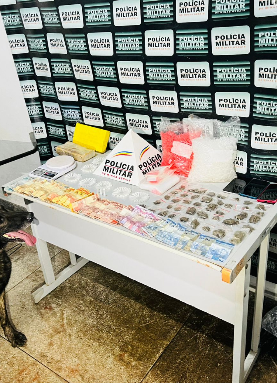 EM OPERAÇÃO NO CECÍLIA MEIRELES, PM APREENDE DROGAS E PRENDE SUSPEITOS.