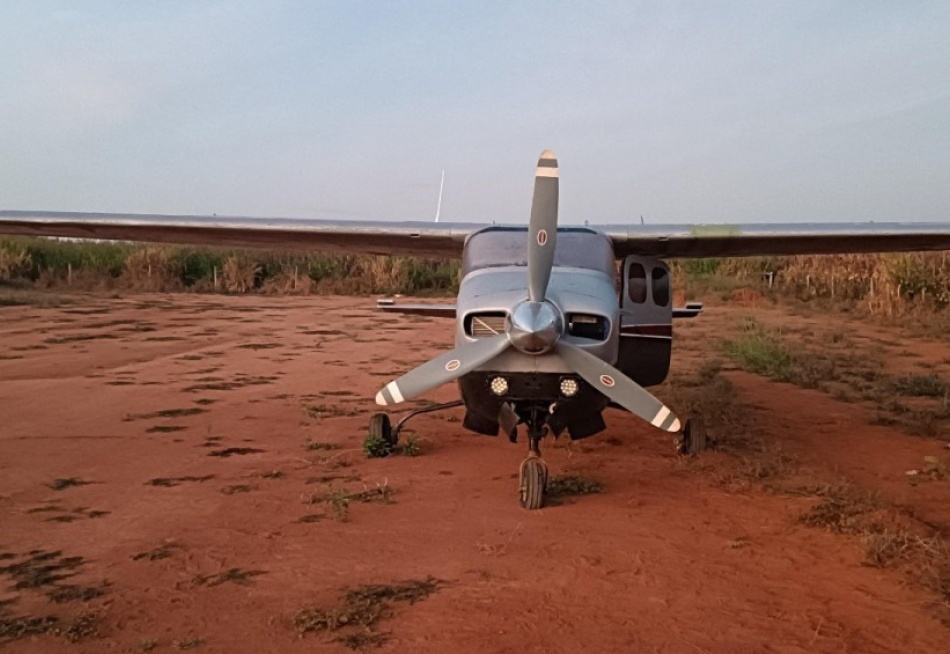 Aeronave suspeita de clonagem, faz pouso em fazenda de Papagaios.