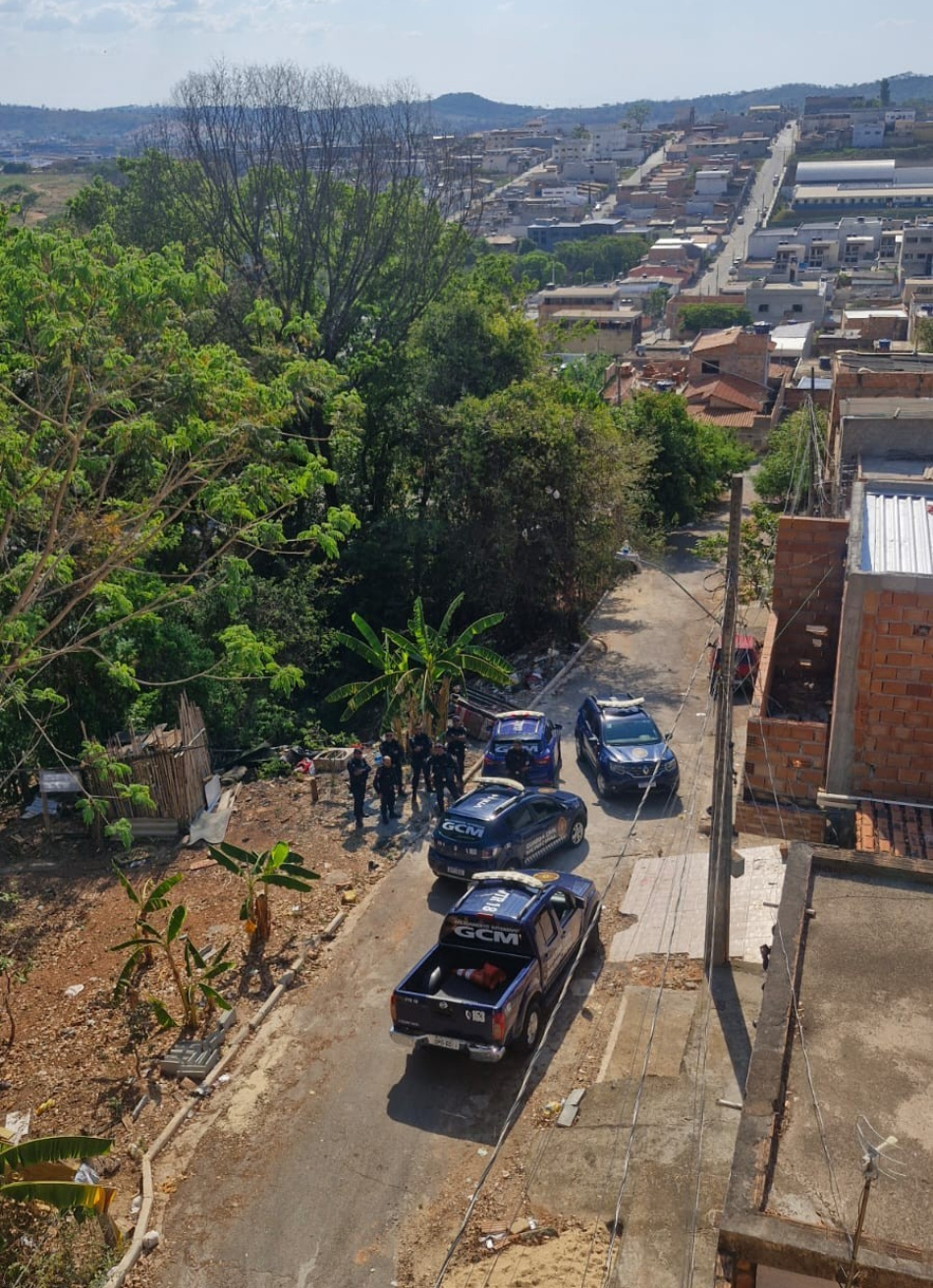 Homem é preso com drogas em casa abandonada em Nova Serrana