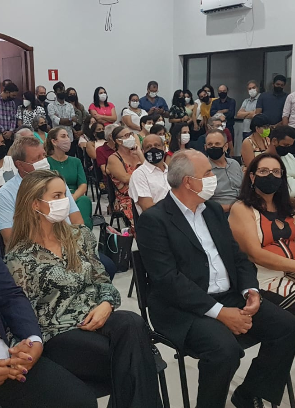 Depois de vários anos de espera, Centro Literário foi reinaugurado nesta segunda-feira