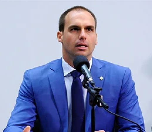 Eduardo Bolsonaro é demitido da Polícia Federal por abandono de cargo