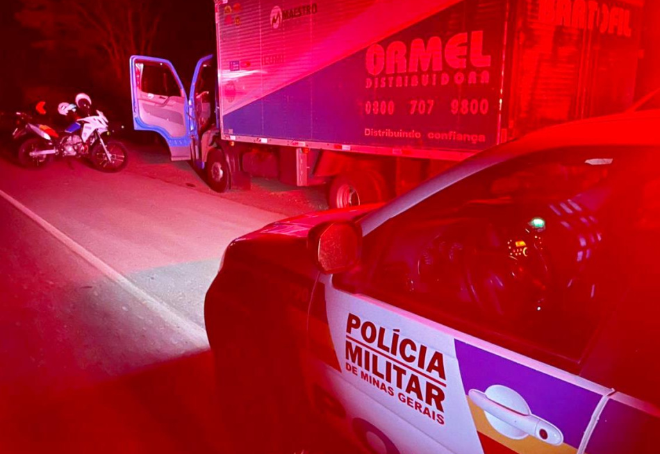 Polícia Militar recupera caminhão roubado em Igaratinga e prende dupla de infratores