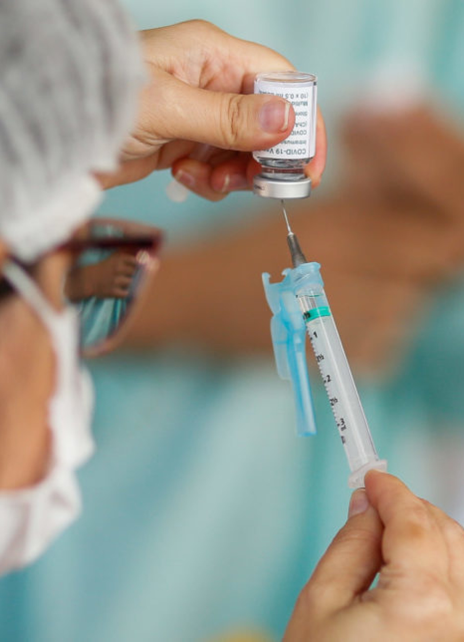 População em geral com 56 anos nascida antes de 2 de julho de 1965 recebe nesta sexta-feira a primeira dose da vacina contra a Covid-19