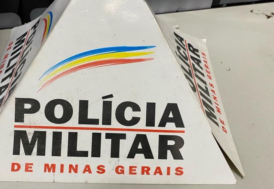 PM PRENDE SUSPEITO PORTANDO PINOS DE COCAÍNA EM BAR DE IGARATINGA.