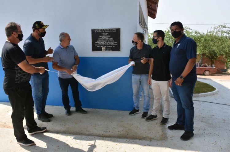 Prefeitura de Pará de Minas inaugurou no último sábado o vestiário do campo de futebol do Distrito de Córrego do Barro