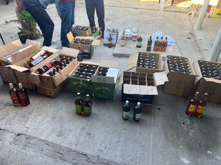 Pará de Minas: Polícia apreende mais de 200 garrafas de bebidas falsificadas no bairro Santos Dumont