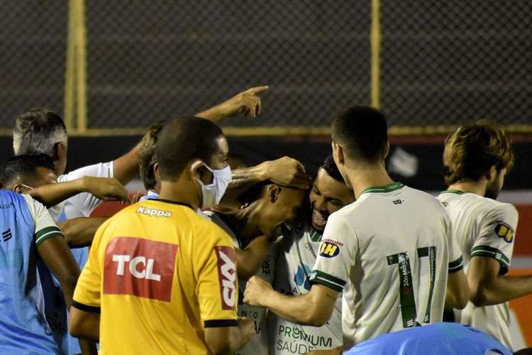 América vence o Vitória e se aproxima do G-4 da Série B