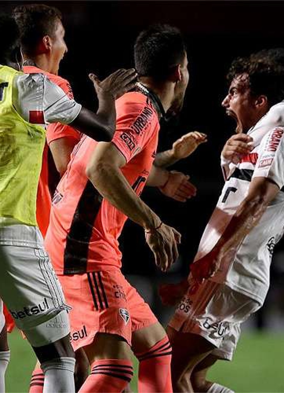 Atlético perde para o São Paulo e sonho do título brasileiro fica mais distante
