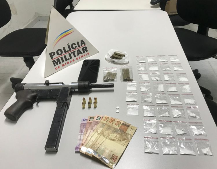 Polícia Militar apreende rapaz com uma submetralhadora de fabricação caseira em Igaratinga