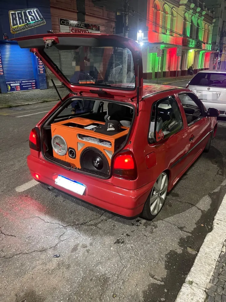 Som alto e documento -Fiscalização da Guarda Civil resulta na apreensão de três veículos no Centro de Pará de Minas