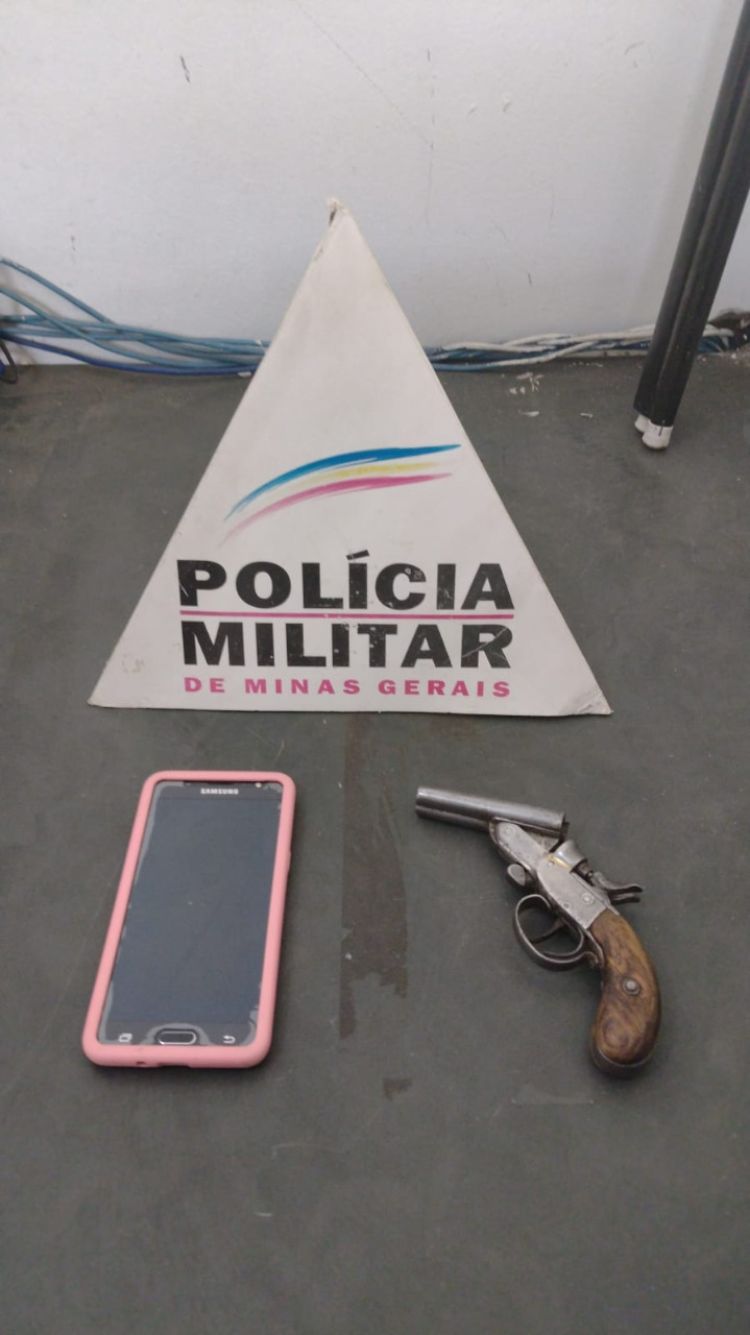 Homem é preso pela Polícia Militar em Bom Despacho com uma garrucha calibre 22