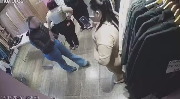 Proprietária de loja impede suspeita de furto até a chegada da Polícia Militar