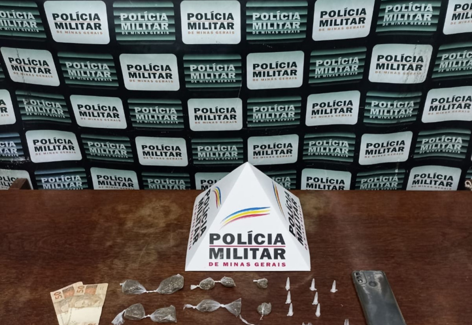 Pará de Minas – Polícia Militar prende dois jovens e apreende um adolescente suspeitos de envolvimento com o tráfico de entorpecentes no bairro Cecília Meireles