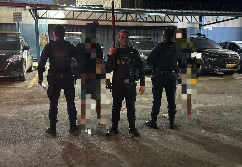 Após denúncia, Guarda Civil Municipal prende homem e apreende adolescente com arma e drogas no Centro de Nova Serrana