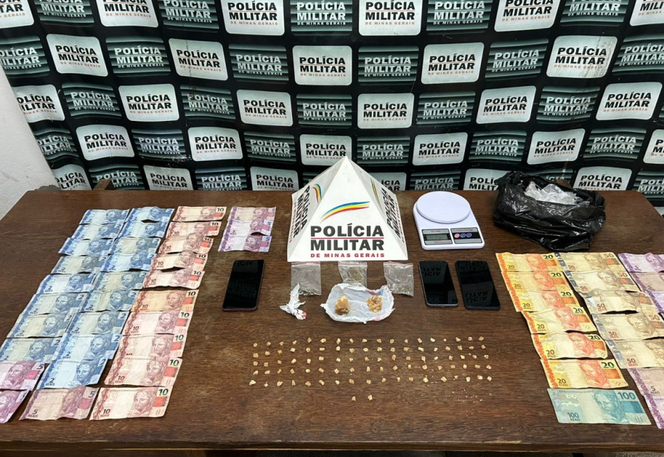 Polícia Militar prende mulher suspeita de envolvimento com o tráfico de entorpecentes no bairro Santos Dumont