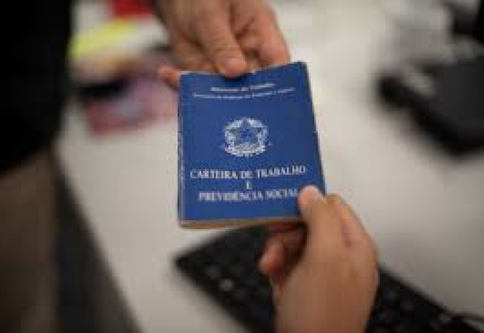 Desemprego no Brasil caiu 13,9% no trimestre encerrado em dezembro
