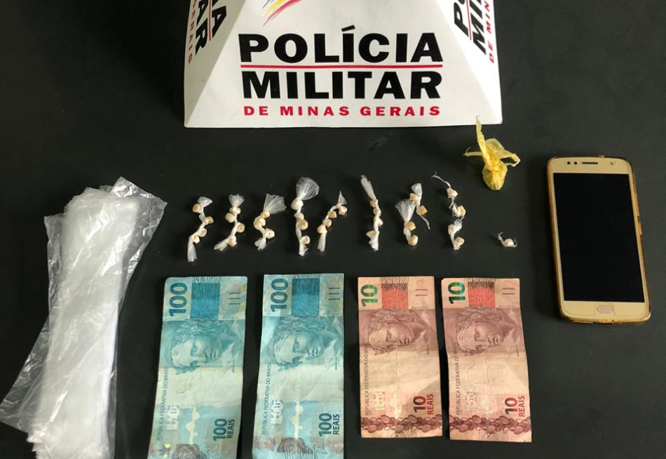 Trio é preso em Papagaios com 33 pedras de crack e uma bucha de maconha